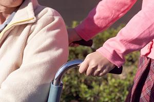 小平で女性を含む複数の歯医者がいる歯科